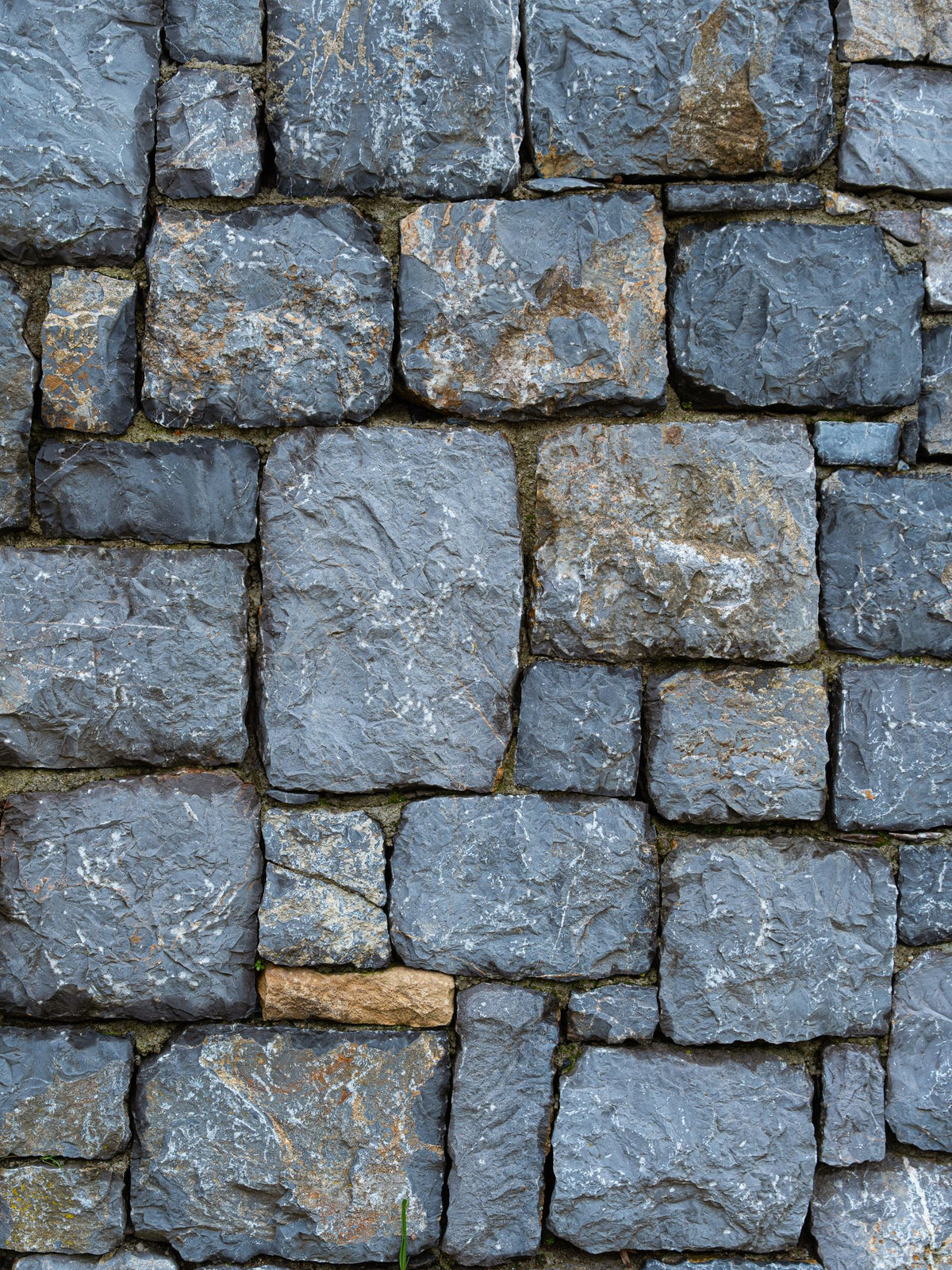 Lueders Powder Gray Sawn Stone