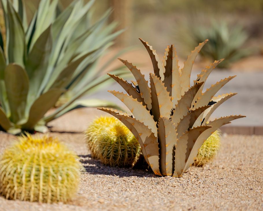 Metal Sawtooth Agave Sculpture